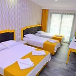 Yade Luxe 2* إتْشميلير
