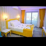 Yade Luxe 2* إتْشميلير
