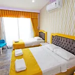Yade Luxe 2* إتْشميلير