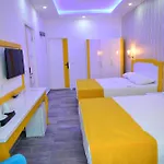 Yade Luxe 2* إتْشميلير