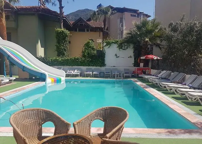 Ξενοδοχείο Yade Luxe 2*