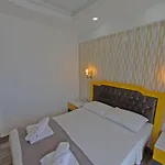 Yade Luxe Hotel 2*