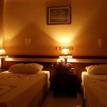 Ξενοδοχείο Yade Luxe 2*