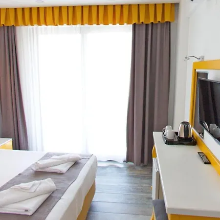 Yade Luxe 2* إتْشميلير