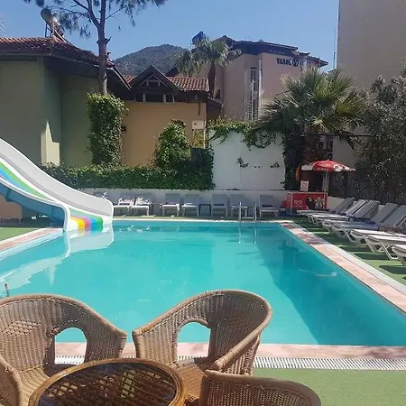 Ξενοδοχείο Yade Luxe 2*