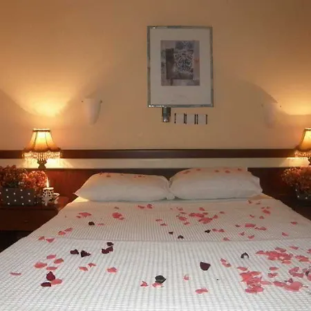 Yade Luxe 2* إتْشميلير